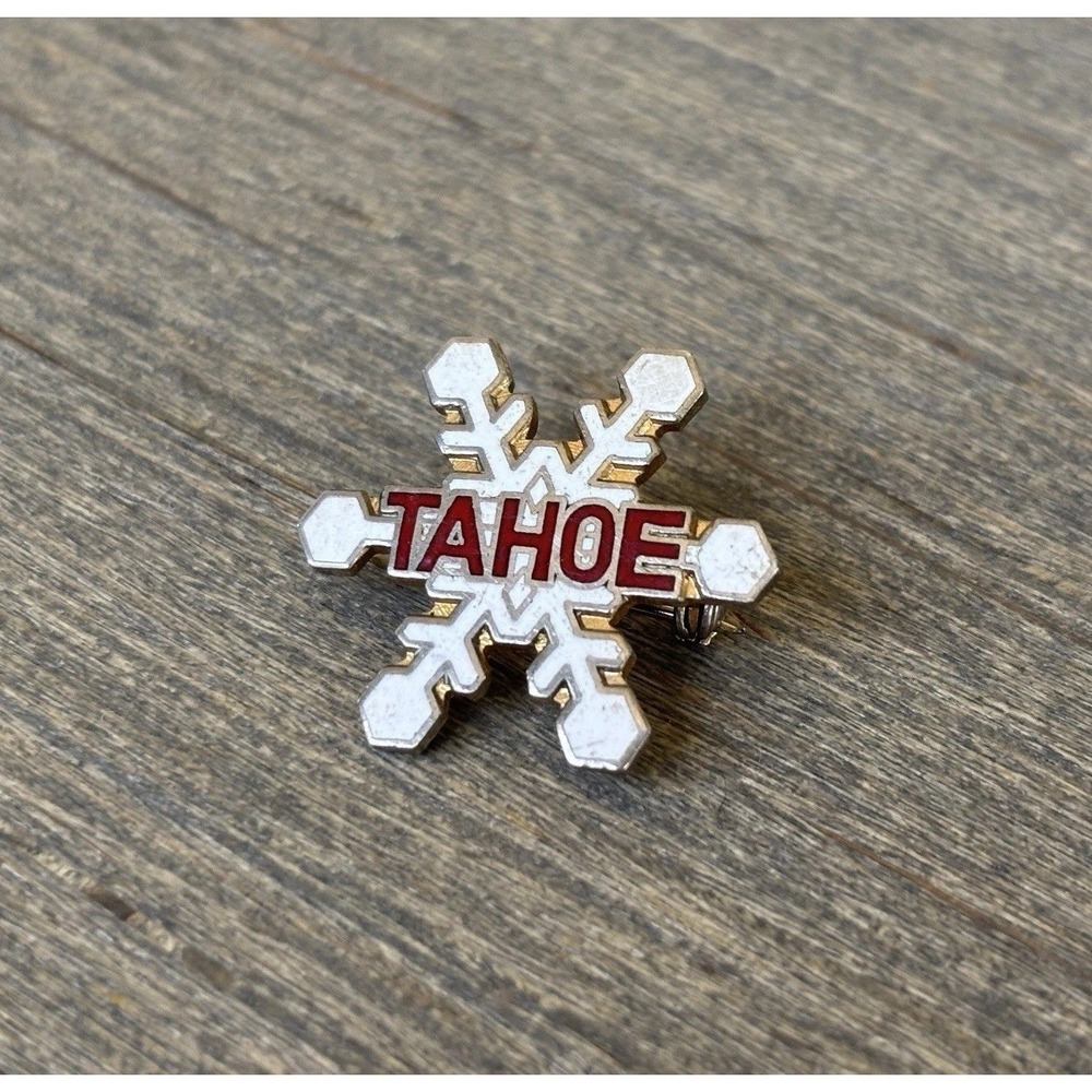 Vintage Lake Tahoe White, Gold & Red Metal Snowflake Lapel Brooch Clothing Pin - Picture 2 of 8
